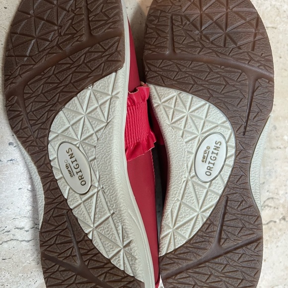 Earth Origins “Ellis” Red Ruffle Slip On Loafers NEW Women’s Size 10 - Picture 4 of 7